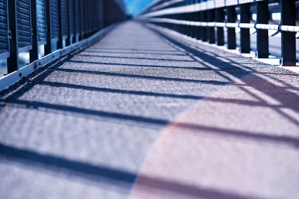 Hafif sızıntı arka plan ile taşıma Norveç köprü