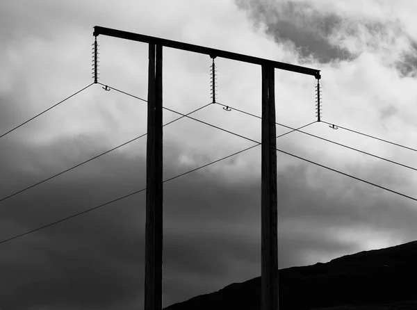 Línea de energía en blanco y negro en Noruega fondo —  Fotos de Stock