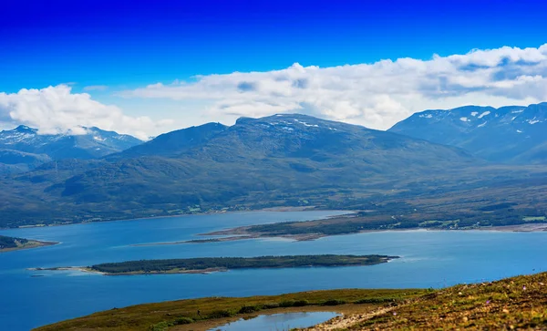 Norveç Fiyordu kanalları arka plan manzara