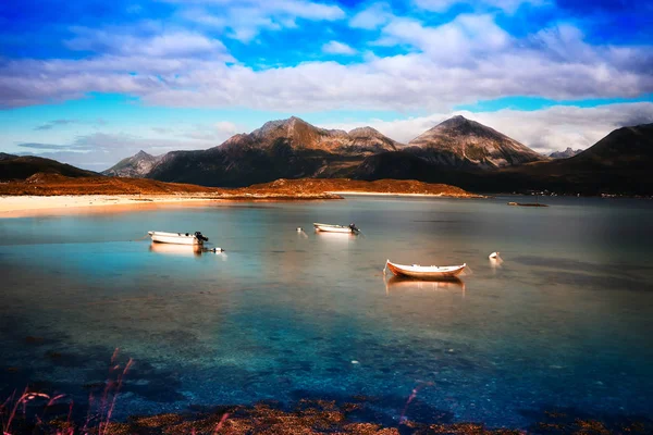 Noruega barcos perto de fundo paisagem fiorde — Fotografia de Stock