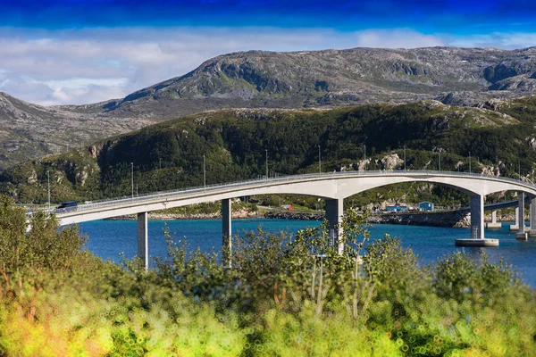 Noruega cidade ponte bokeh fundo — Fotografia de Stock
