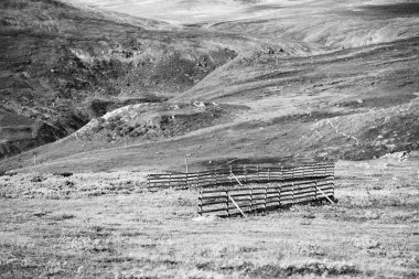 Norveç çit dağlar manzara arka planda
