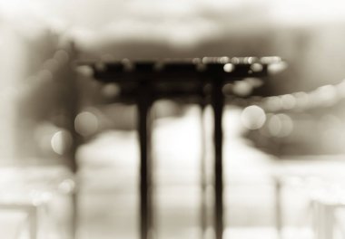 Sepya Cafe tablo banklar bokeh arka plan ile