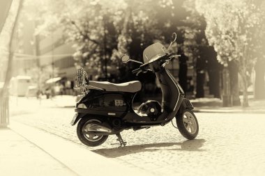 Sepya Trondheim sokakları arka plan bisikletle moped