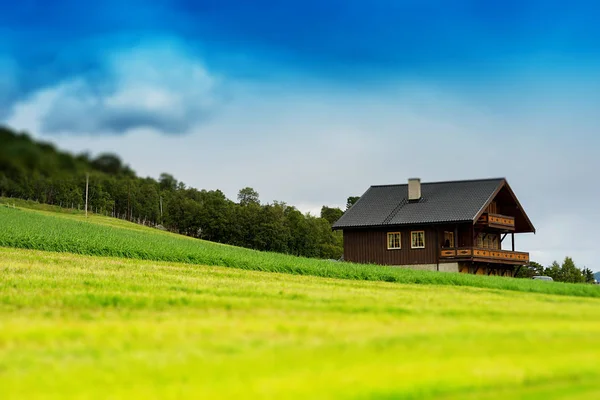 经典挪威小屋景背景 — 图库照片