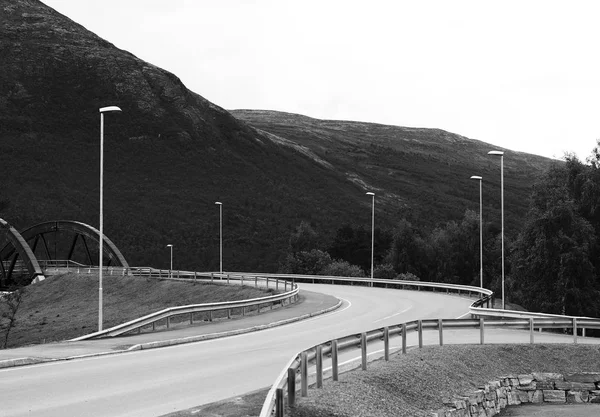 Norveç ulaşım şehir yol lambaları arka plan ile