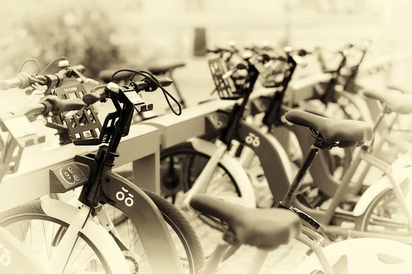 Noruega bicicleta pátio público em fundo sépia — Fotografia de Stock