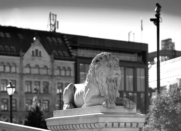 Trondheim kamenného lva památník bokeh pozadí — Stock fotografie