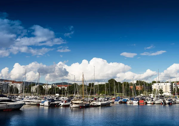 Oslo yacht club near coast background — Stock Photo, Image