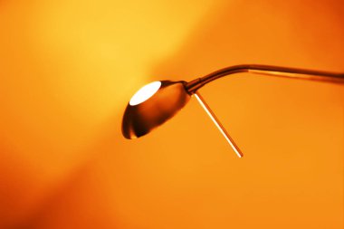 Çapraz turuncu ofis lamba bokeh arka plan