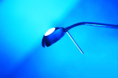 Çapraz mavi ofis lamba bokeh arka plan