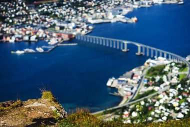 Yüksek irtifa Tromso dağ cliff arka plan