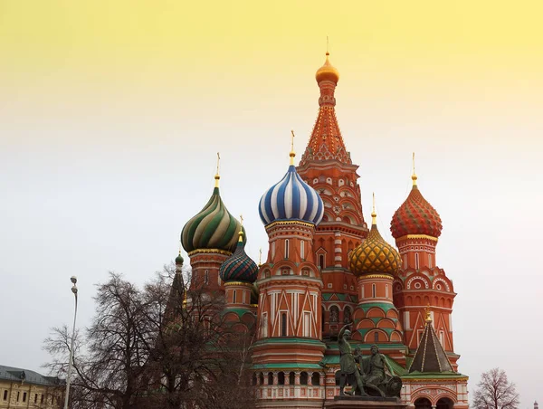 Catedral de São Basílio em Moscou Praça Vermelha pôr do sol fundo — Fotografia de Stock