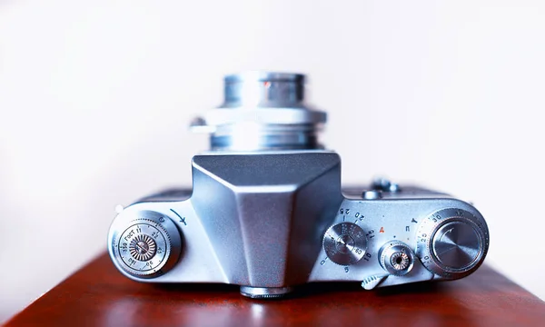 Vintage rangefinder fotocamera vista da sfondo bokeh superiore — Foto Stock