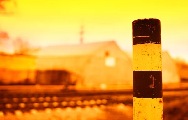 Горизонтальный железнодорожный промышленный полюс — стоковое фото