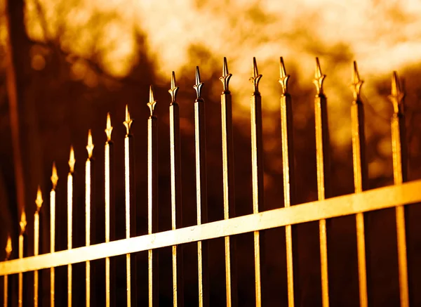 Valla diagonal al atardecer fondo bokeh — Foto de Stock