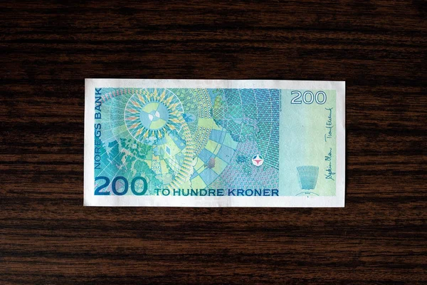 Geri ahşap Resepsiyon arka plan üzerinde 200 Norveç krones