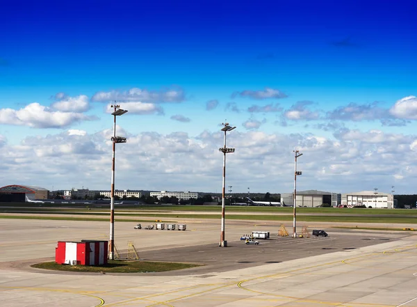 Transporte aeródromo paisagem fundo — Fotografia de Stock