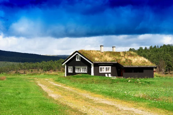 Classique Norvège chalet paysage arrière-plan — Photo