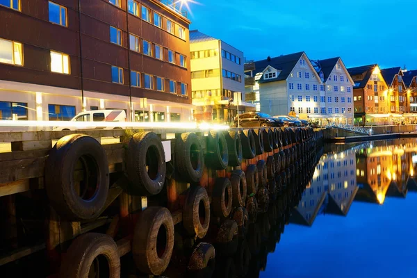 Diagonale city pier achtergrond — Stockfoto