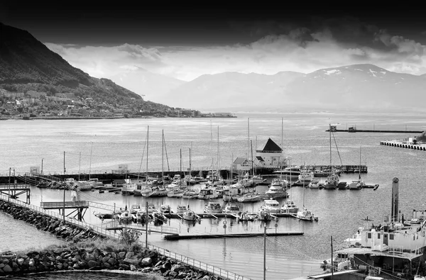 Kuzey Tromso şehir bağlantı noktası siyah ve beyaz arka plan