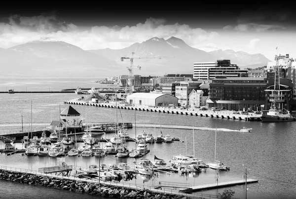 Kuzey Tromso şehir bağlantı noktası siyah ve beyaz arka plan