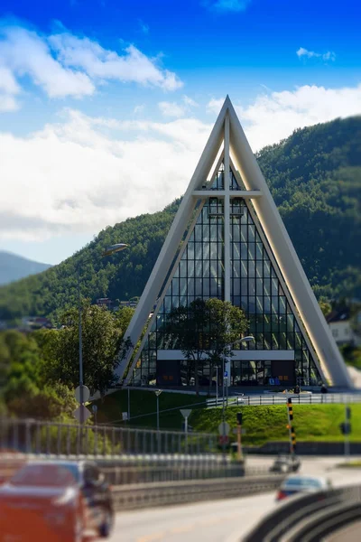 Dikey Tromso Tapınağı arka plan