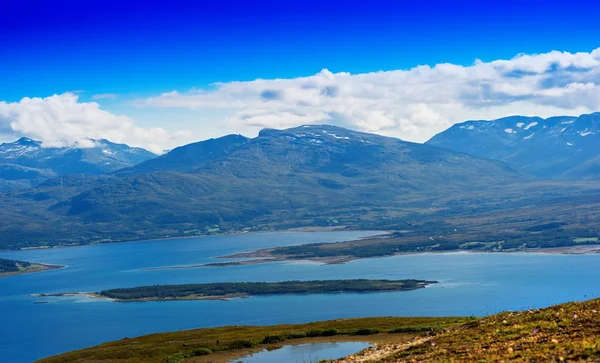 Norveç Fiyordu kanalları arka plan manzara