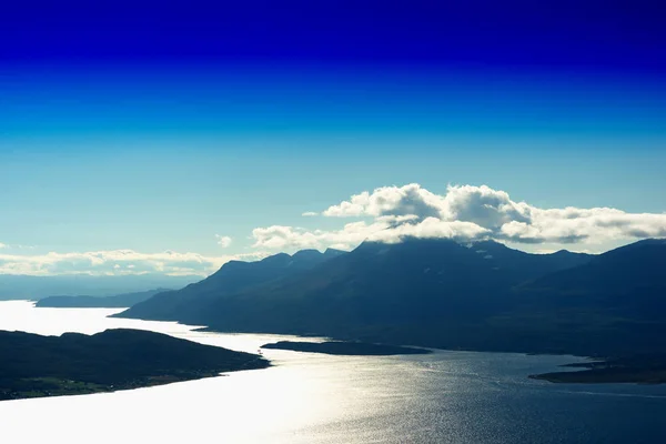 Norvegia fiordo canali paesaggio sfondo — Foto Stock