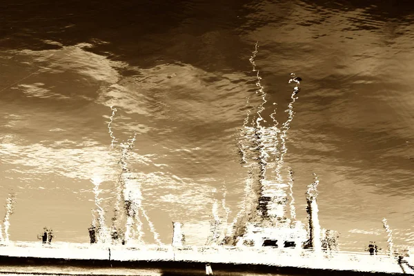Noorwegen schip reflectie op water achtergrond — Stockfoto