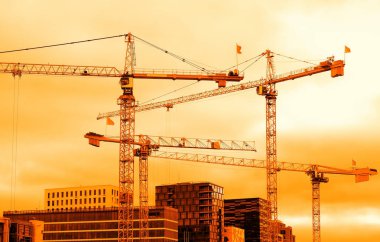 Oslo günbatımı arka bina endüstriyel Vinçler