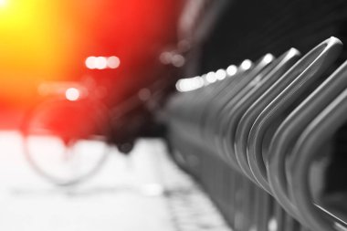 Norveç Bisiklet Park Bahçe ışık sızıntısı arka plan ile