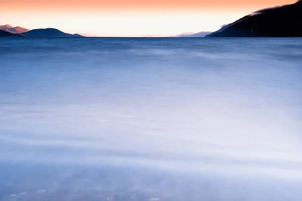 Плавні води скандинавського морського фону — стокове фото