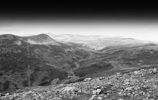 Black and white mountain valley background — Stock Photo, Image