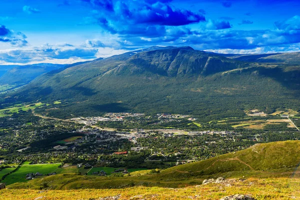 Oppdal berg dal landschap achtergrond — Stockfoto