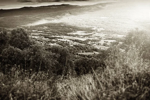 Norveç çiftlik Vadisi sepya arka plan