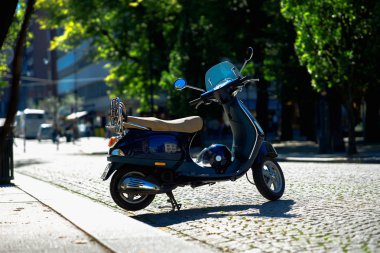 Trondheim sokakları arka plan üzerinde motosiklet Bisiklet