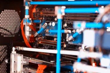 İçinde yüksek performanslı iş istasyonu bokeh zemin su soğutmalı