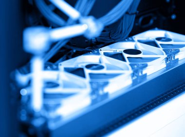 Mavi bilgisayar su soğutma fanları arka plan