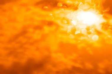 Gökyüzü bokeh arka planda dramatik günbatımı