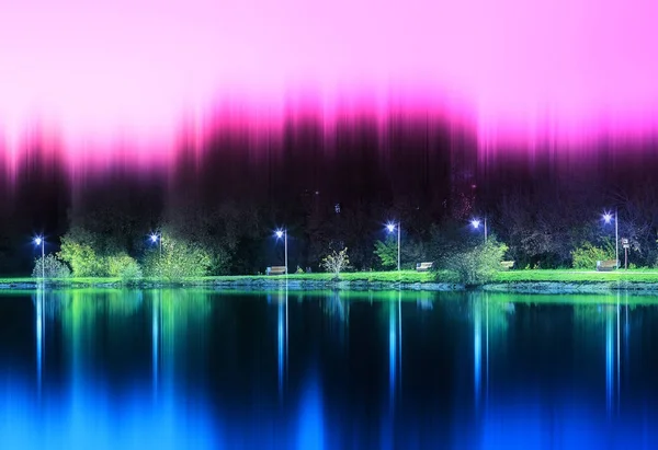 Dramatische Nacht Park Illumination Reflexionen Hintergrund — Stockfoto