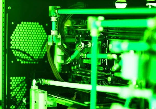 İçinde yüksek performanslı iş istasyonu bokeh zemin su soğutmalı