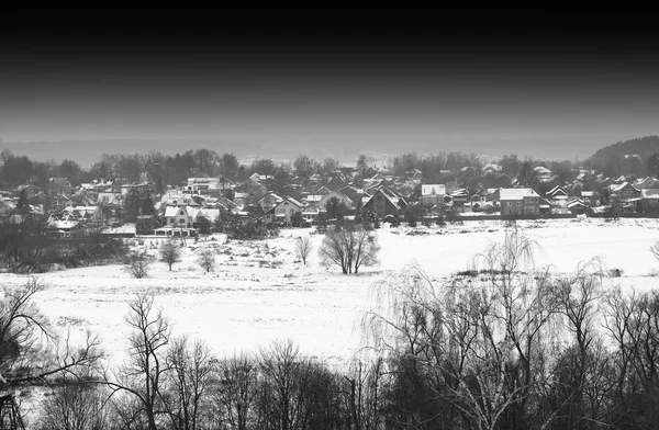 Russische dorp in winter landschap-achtergrond — Stockfoto