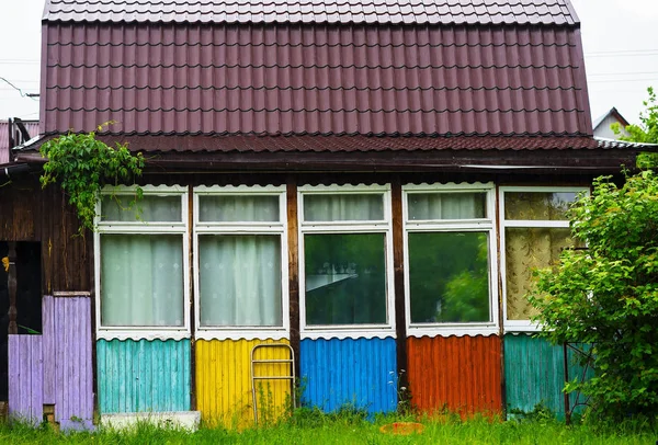 Dikey yağmur counrtyside kabin arka plan