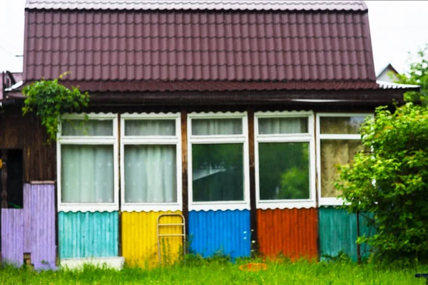 Dikey yağmur counrtyside kabin arka plan