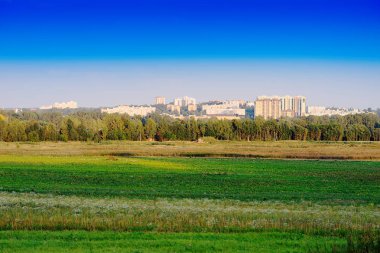 Dmitrov şehir arka plan dramatik tarlada