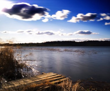Nehir manzara arka plan üzerinde yatay canlı günbatımı