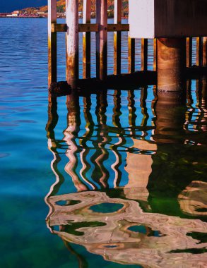 Dikey canlı renkler Norveç quay yansımaları arka plan zemin