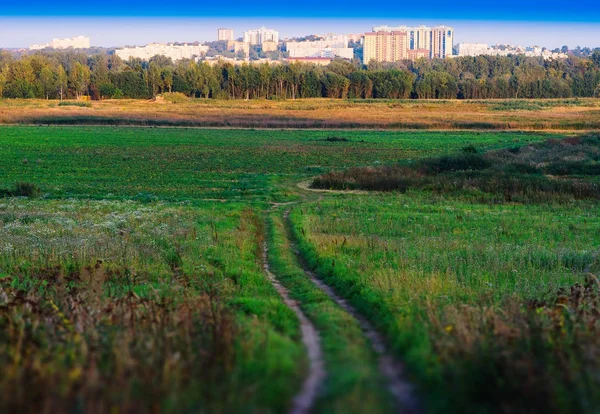 Russische weg naar Dmitrov stad achtergrond — Stockfoto