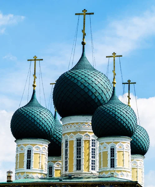 Vertical vívida composição da igreja ortodoxa pano de fundo — Fotografia de Stock